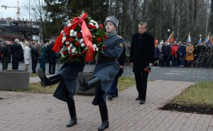 Возложение венков Александр Дрозденкр 2015