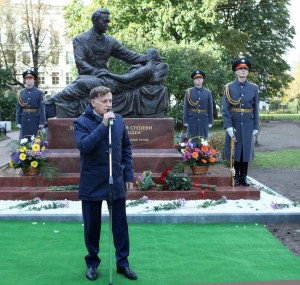 памятник Углову 619A0999