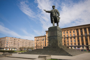 22357979 памятник Кирову