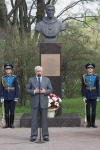 Памятник Крикалеву IMG_0668