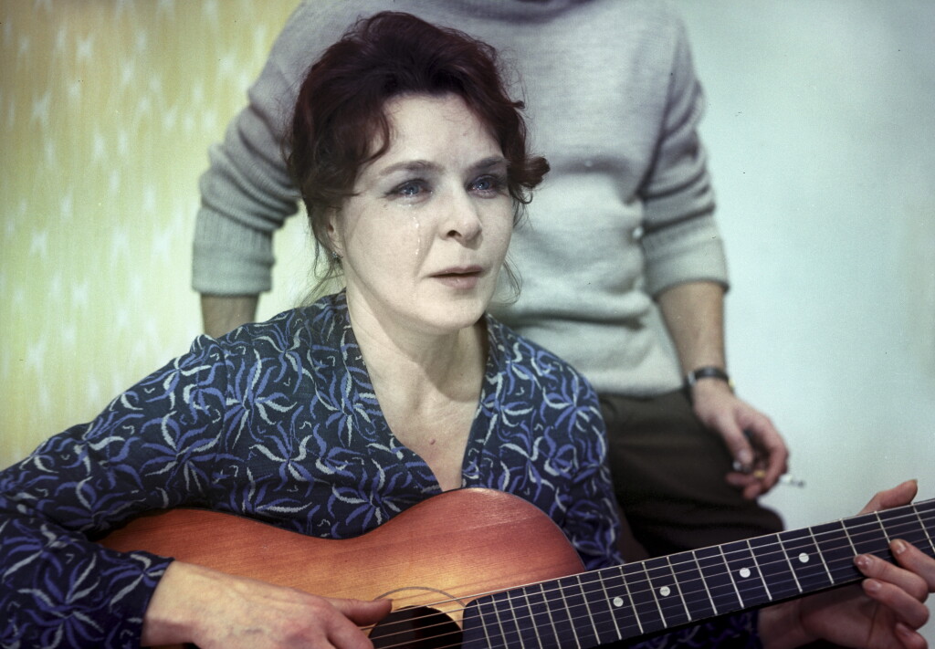Êàäð èç ôèëüìà "Áåëîðóññêèé âîêçàë". Ðåæèññåð Àíäðåé Ñìèðíîâ. 1970 ã. ÑÑÑÐ Íà ôîòî: Íèíà Óðãàíò